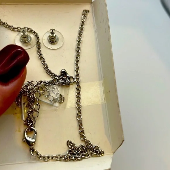 GENUINE Crystal 18 1/2 “ Pendant and Earring Set - Picture 2 of 2